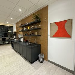 Hotel Downstreet - Lobby coffee and water