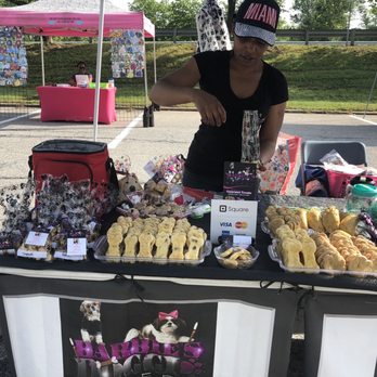 Barbie's Doggie Bakery - The Paint Branch Farmers Market Display!!! - Pet Stores Near Me