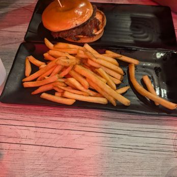 Beef N' Buns - Freshly made patties for kids is a major plus. - Burgers Near Me - Orlando, Florida Beef N' Buns - Freshly made patties for kids is a major plus. - Burgers Near Me - Orlando, Florida