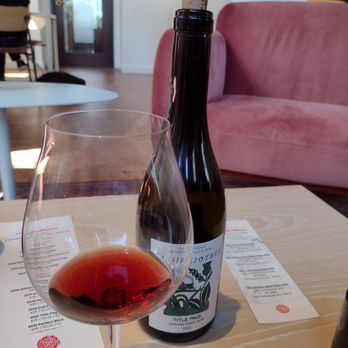 La Biblioteca - Wine Bars Near Me - Dundee, Oregon