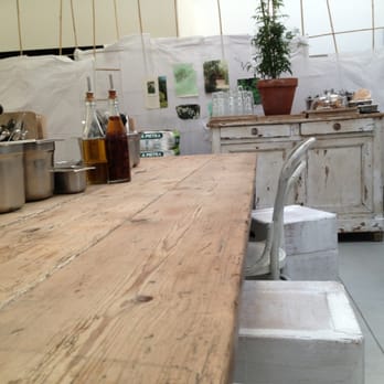 Story Deli - Cool farm tables as seating - Pizza Near Me - London, XGL