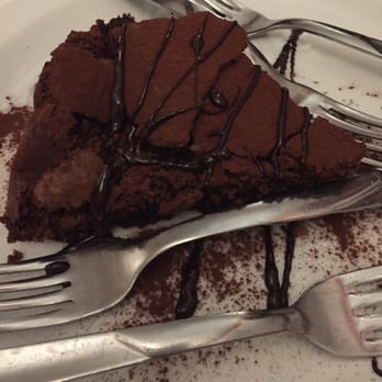 Flavio al Velavevodetto - Chocolate cake, nice and warm melted chocolate inside. Mmmm chocolato - Roman Near Me - Rome, RM