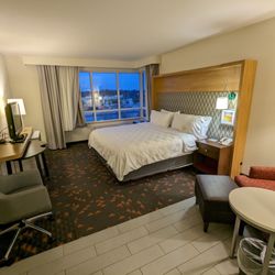 Holiday Inn Statesboro-University Area - Inside standard room with one king bed. Room 335.
