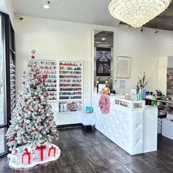 Cosmo Nail Bar - Sparkle with holiday joy !
