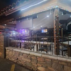 Gus's New York Pizza - Patio