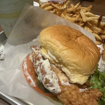 Super Chix - Chicken sandwich - Sandwiches Near Me - Chesapeake, Virginia