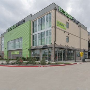 Extra Space Storage - Beauty Image - Extra Space Storage at 6021 North Fwy, Fort Worth, TX 76131 - Self Storage Near Me - Fort Worth, Texas