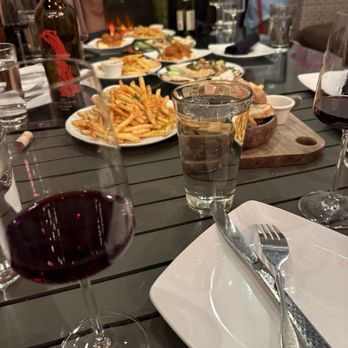 Vino Wine & Tapas Room - Wine Bars Near Me - Tarzana, California