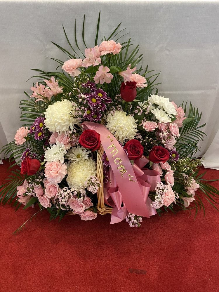 FLOWERS BY GLENDA Updated July 2024 461 Hubert Blvd, Hubert, North Carolina Florists