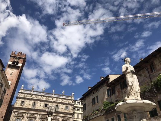 Piazza Delle Erbe by null