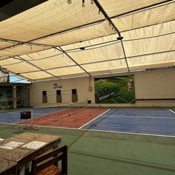 Duke's Restaurant Bar - Complimentary pickleball for customers