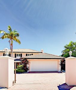 Frederick's Wine and Dine by null