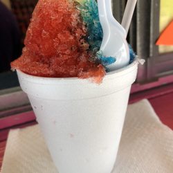 Kalona Kones - 5/5/18. Smoldering Saturday afternoon. Cinco De Mayo. First visit of many for the sizzling seasons of 2018! Rainbow kiddie size cone! $1.