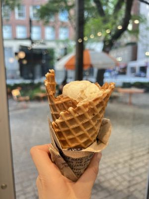 Jeni's Splendid Ice Creams by null