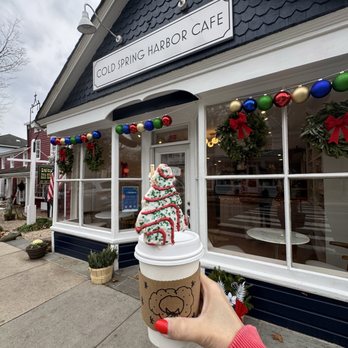 Cold Spring Harbor Cafe - gingerbread latte with tree cookie topper (sub because they were out of gingerbread cookie) - Coffee & Tea Near Me - Cold Spring Harbor, New York