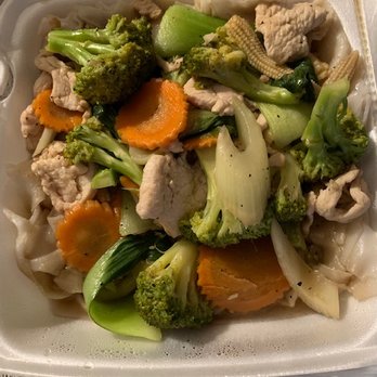 Ocean Pho - Pan-Fried Chow Fun Noodles with Basil and Chicken - Vietnamese Near Me - Redlands, California Ocean Pho - Pan-Fried Chow Fun Noodles with Basil and Chicken - Vietnamese Near Me - Redlands, California