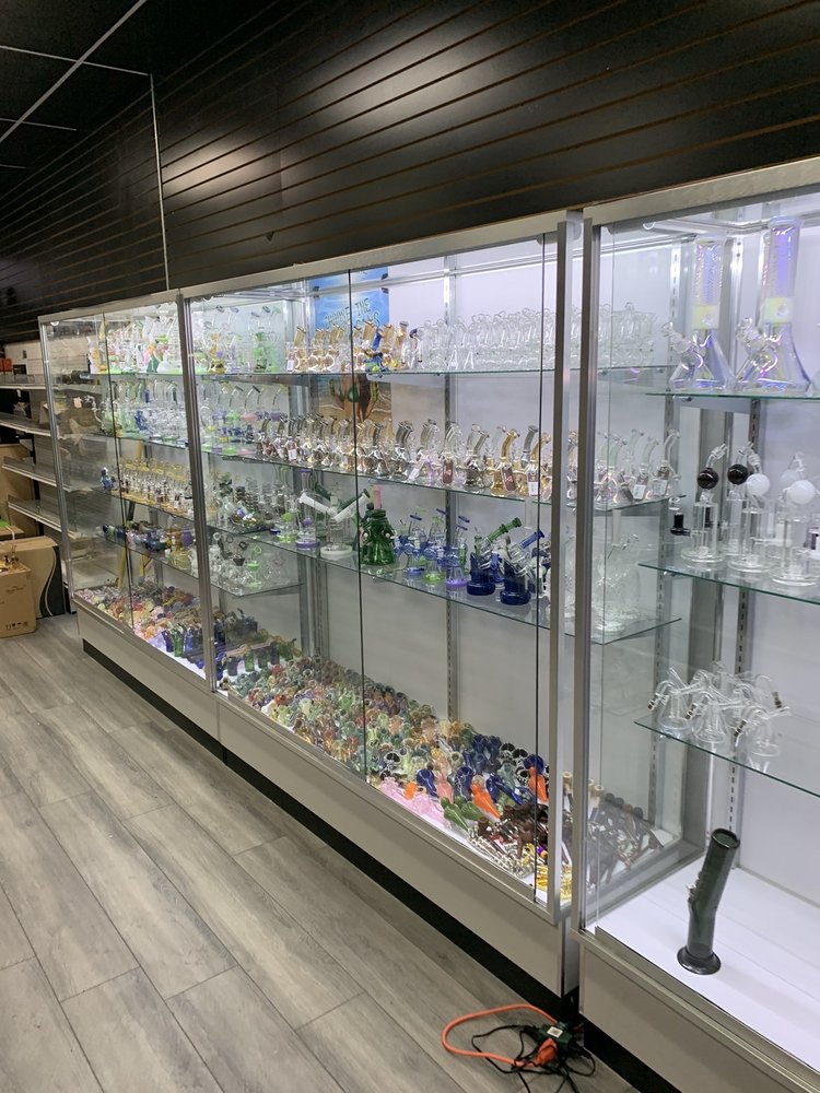 SMOKE N STUFF Updated May 2024 79 Photos 7246 Franklin Blvd