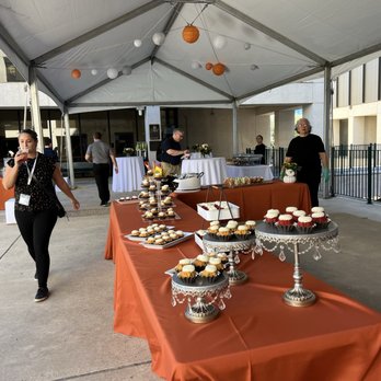 La Cantina Truck - a table of cupcakes and cakes - Caterers Near Me La Cantina Truck - a table of cupcakes and cakes - Caterers Near Me
