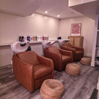 Baz & Billie - Hair washing seating - Hair Salons Near Me - Toronto, Ontario