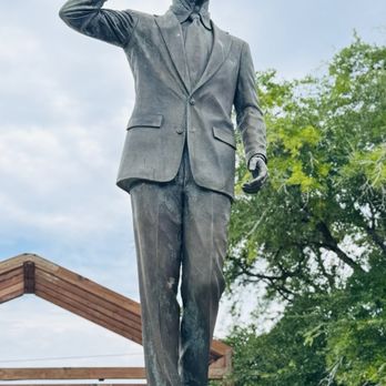 Covington Trailhead - Y'all, this is the tallest statue of Reagan in the entire world! - Visitor Centers Near Me - Covington, Louisiana Covington Trailhead - Y'all, this is the tallest statue of Reagan in the entire world! - Visitor Centers Near Me - Covington, Louisiana