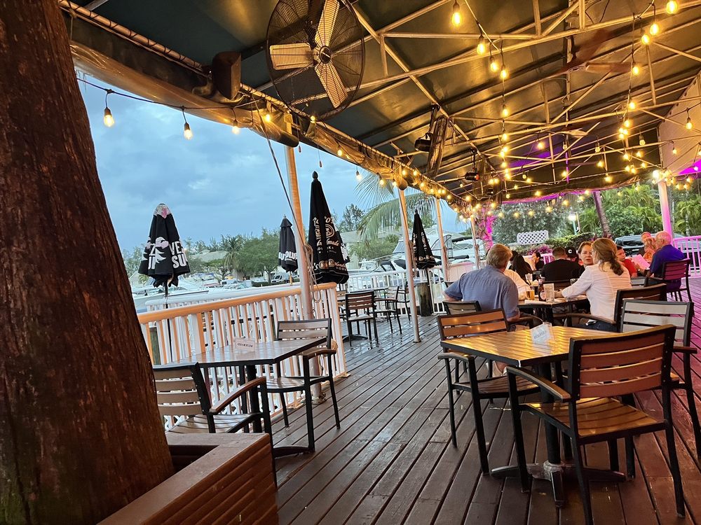Rendezvous Bar & Grill