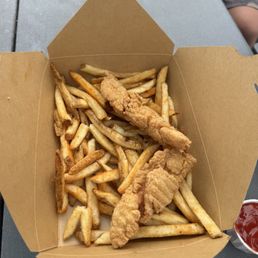 Chicken tenders, great seasoning on the fries. Chicken tenders, great seasoning on the fries.