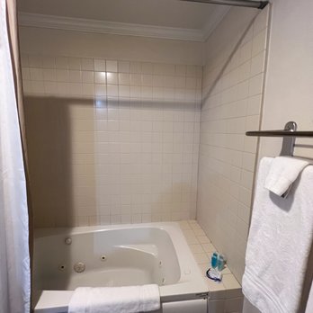Sierra Woods Lodge - Clean bathroom, warm water - Hotels Near Me - Emigrant Gap, California Sierra Woods Lodge - Clean bathroom, warm water - Hotels Near Me - Emigrant Gap, California