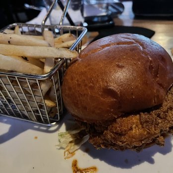 Yard House - Nashville Hot Chicken Sandwich - New American Near Me - Lynnfield, Massachusetts Yard House - Nashville Hot Chicken Sandwich - New American Near Me - Lynnfield, Massachusetts