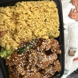 Fortune Cookie Chinese Restaurant - Sesame chicken with fried pork rice