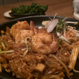 shrimp pad thai shrimp pad thai