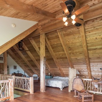 Kohala Lodge - Upstairs Loft / King Bed - Vacation Rentals Near Me - Hawi, Hawaii