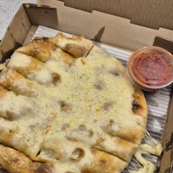 Topshelf Pizza & Pub - Cheesy breadsticks