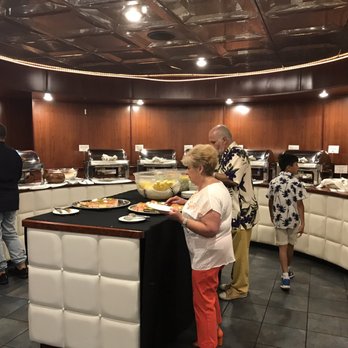 Majestic by Atlantis Cruises - Buffet spread - Boat Tours Near Me - Honolulu, Hawaii Majestic by Atlantis Cruises - Buffet spread - Boat Tours Near Me - Honolulu, Hawaii