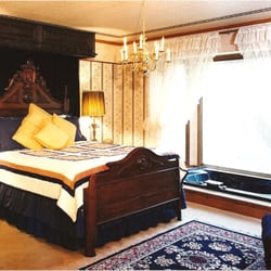 Otter Creek Inn - The Jasmine Room - one of the six guestrooms at the Otter Creek Inn - complete with sunken double whirlpool and private restroom