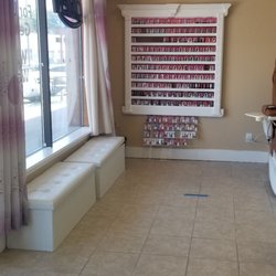 Lucky Nail Salon