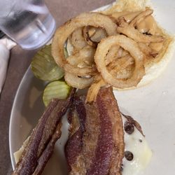 Good Wil's Restaurant - Applewood smoked bacon burger
