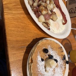 The blueberry pancakes with the lemon butter The blueberry pancakes with the lemon butter