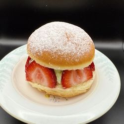 Paris Baguette - Strawberry Pistachio Bombolone: cloud soft bun, creamy centre