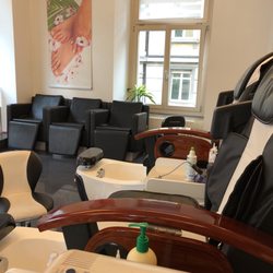 Real Nails - Pedi chairs