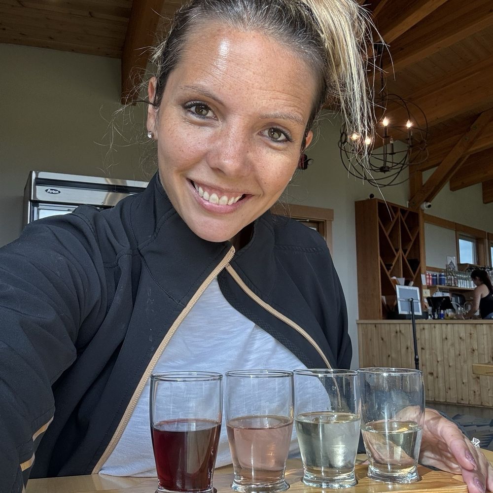 Grateful Vineyard - Wine tasting - Wine Tasting Room Near Me - Mount Hood, Oregon Grateful Vineyard - Wine tasting - Wine Tasting Room Near Me - Mount Hood, Oregon
