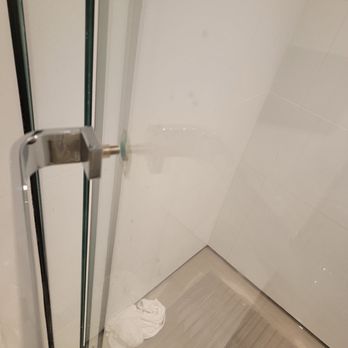 Sheraton Universal Hotel - Broken shower handle - Hotels Near Me - Universal City, California Sheraton Universal Hotel - Broken shower handle - Hotels Near Me - Universal City, California