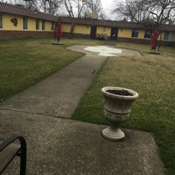 Four Chaplains Nursing Care - Courtyard