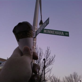 North Branch Trail - Sweet treats await you at Devon & Minehaha - Parks Near Me - Chicago, Illinois