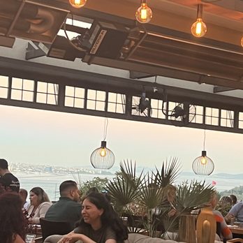 Midpoint - People love eating drinking going after sunset - Coffee & Tea Near Me - Istanbul, 34 Midpoint - People love eating drinking going after sunset - Coffee & Tea Near Me - Istanbul, 34