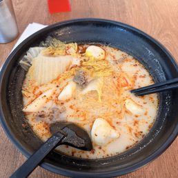 Medium spicy Pork Bone Broth / 豬骨湯 with Fish Balls Medium spicy Pork Bone Broth / 豬骨湯 with Fish Balls