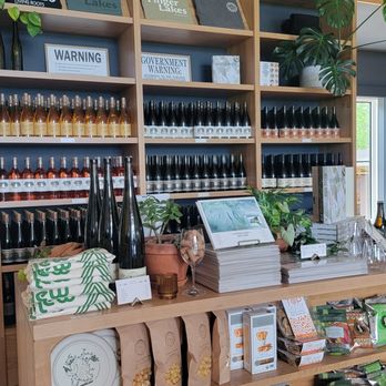 Living Roots Finger Lakes - Wine Tasting Room Near Me - Hammondsport, New York