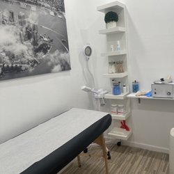 Pores N Potions - Wax Room