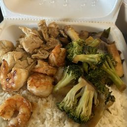 Jumbo shrimp , double broccoli, and chicken hibachi Jumbo shrimp , double broccoli, and chicken hibachi