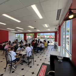 Oberweis Ice Cream and Dairy Store - Indoor dining