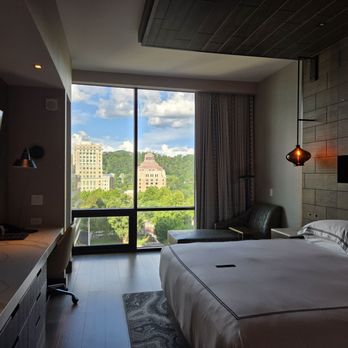 Kimpton Hotel Arras - Beautiful view and well-appointed room - Hotels Near Me - Asheville, North Carolina Kimpton Hotel Arras - Beautiful view and well-appointed room - Hotels Near Me - Asheville, North Carolina
